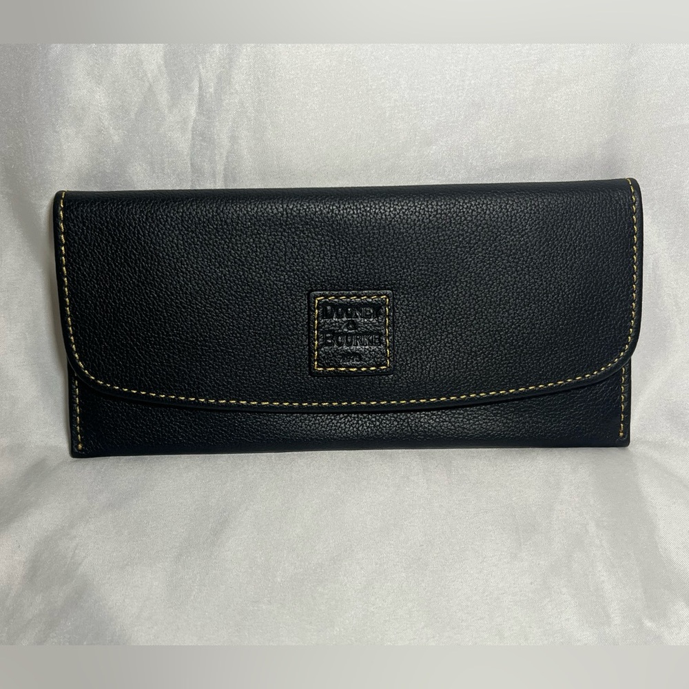 ✨NWOT DOONEY & BOURKE WALLET✨
